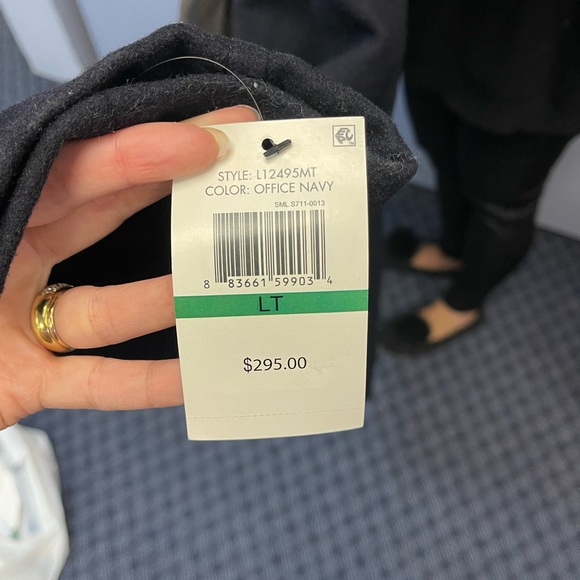 BNWT London fog pea coat size large. Includes scarf. - Picture 3 of 3